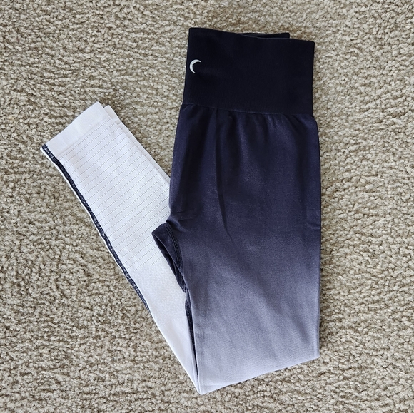 Zyia Black & White Ombre Performance Hi Rise Leggings - Picture 2 of 4